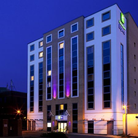 Holiday Inn Express London - Watford Junction By Ihg Екстер'єр фото