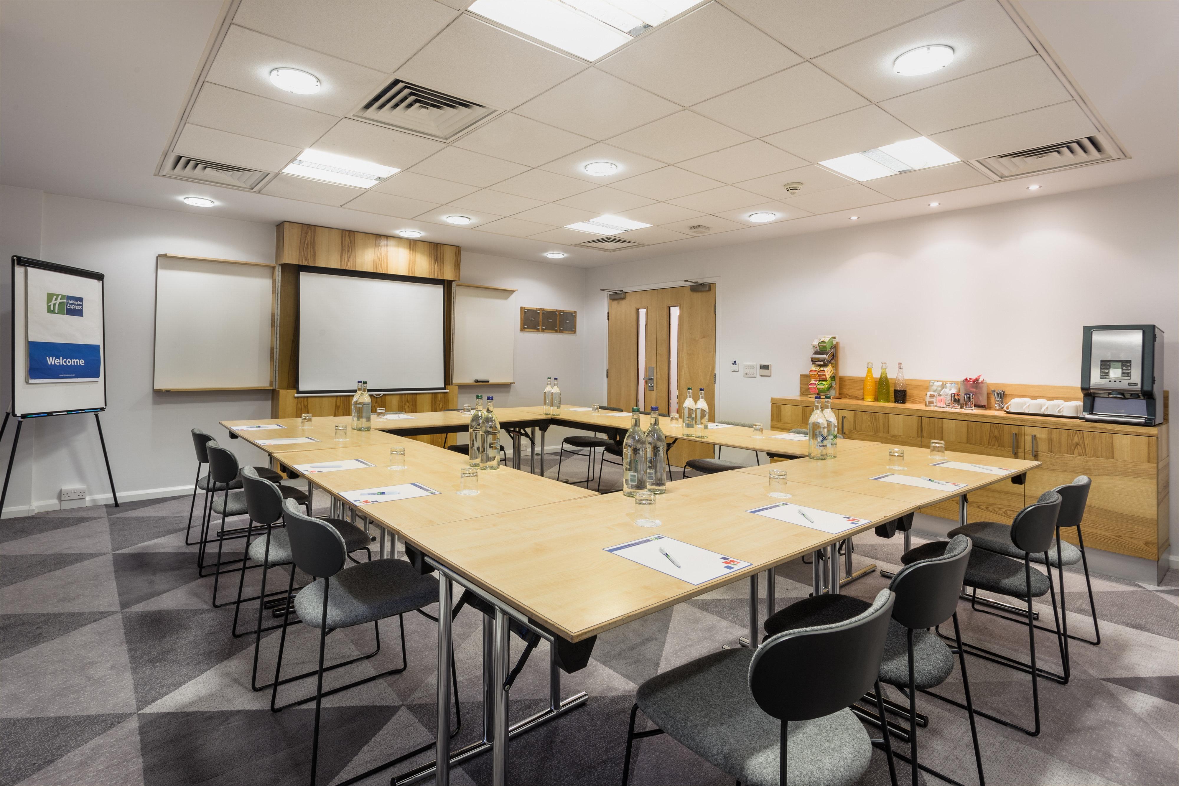 Holiday Inn Express London - Watford Junction By Ihg Екстер'єр фото