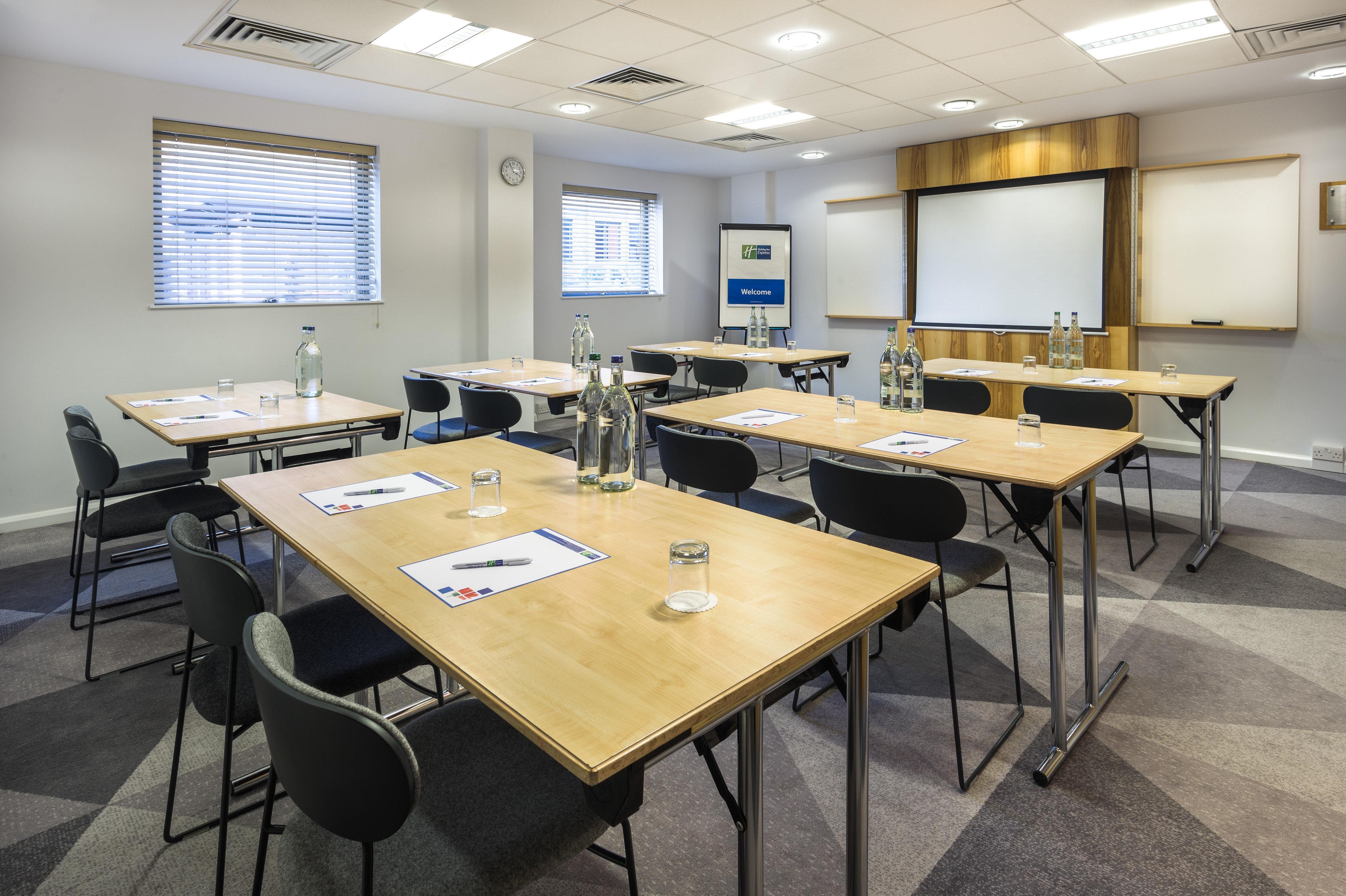 Holiday Inn Express London - Watford Junction By Ihg Екстер'єр фото