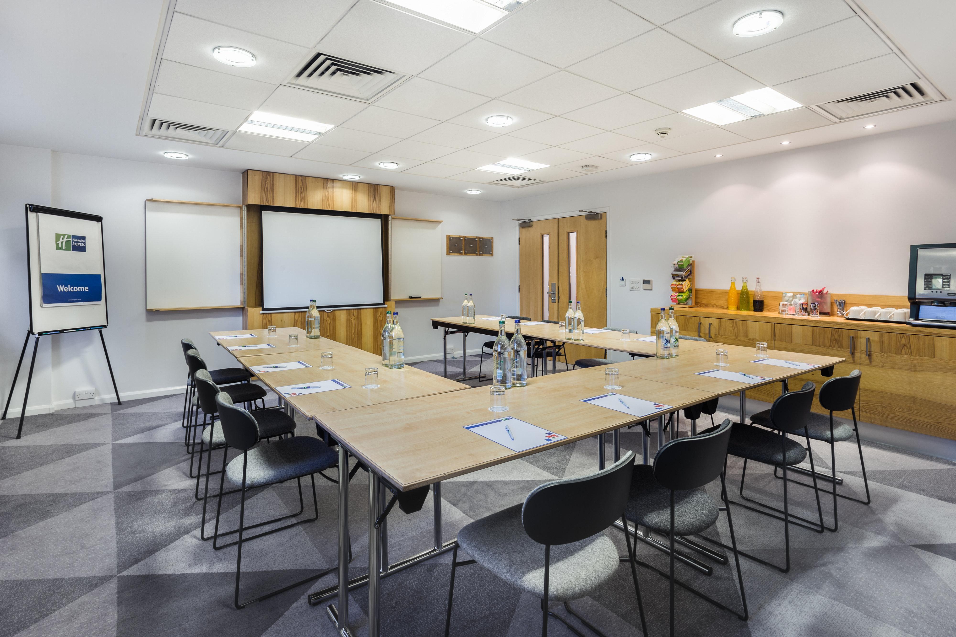 Holiday Inn Express London - Watford Junction By Ihg Екстер'єр фото