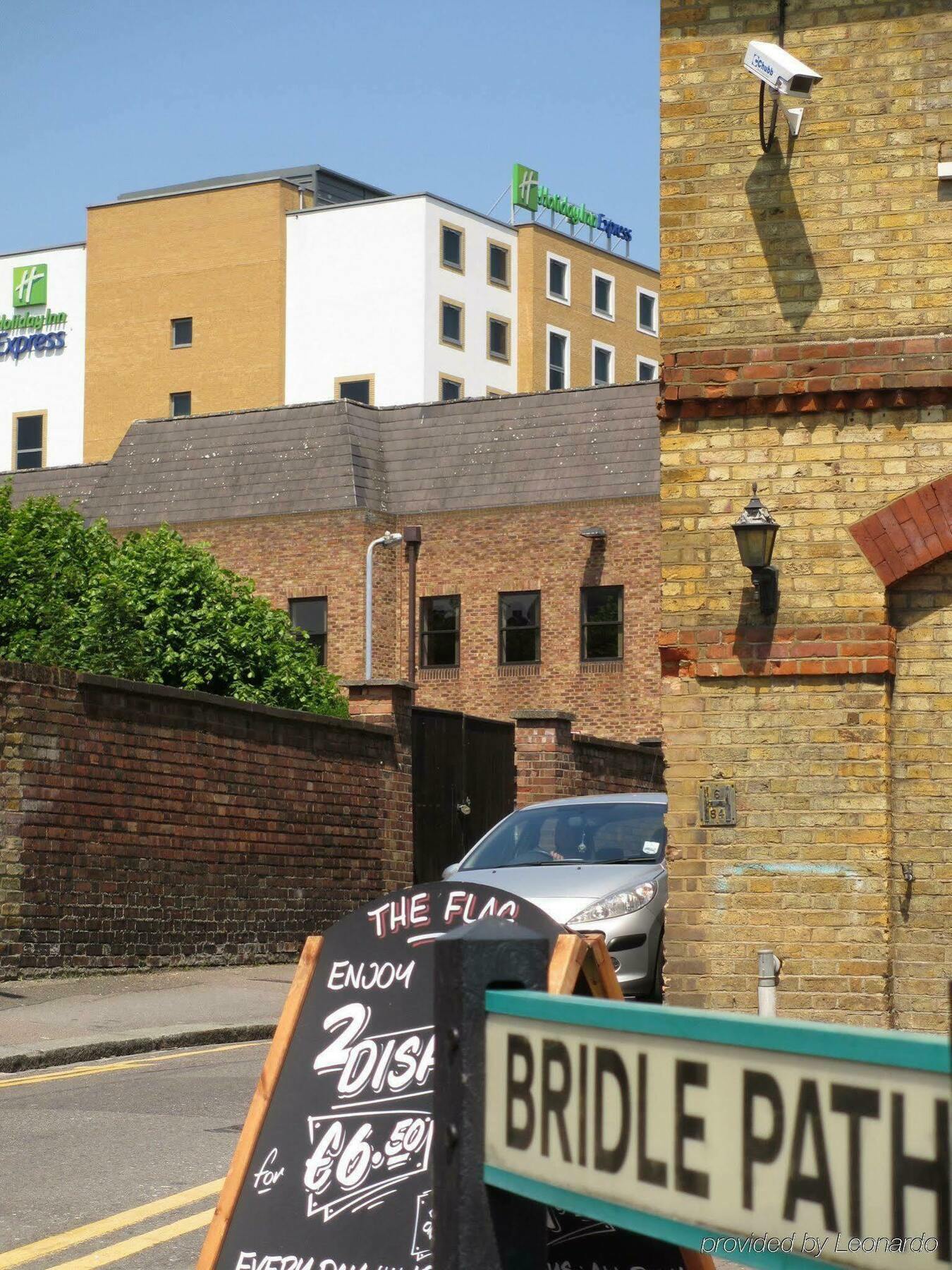 Holiday Inn Express London - Watford Junction By Ihg Екстер'єр фото