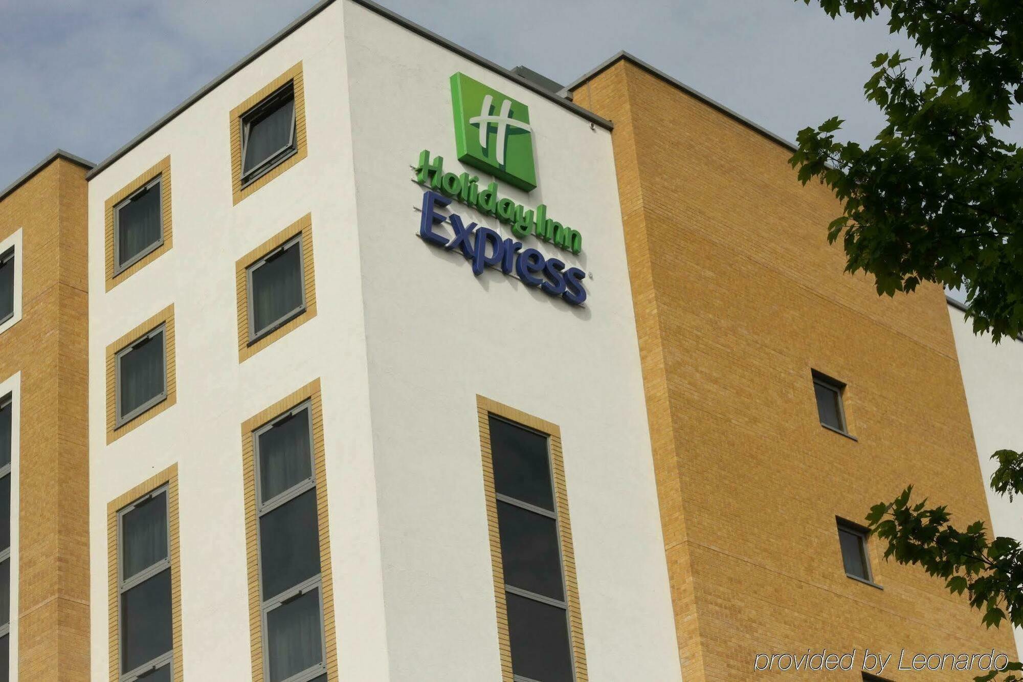 Holiday Inn Express London - Watford Junction By Ihg Екстер'єр фото